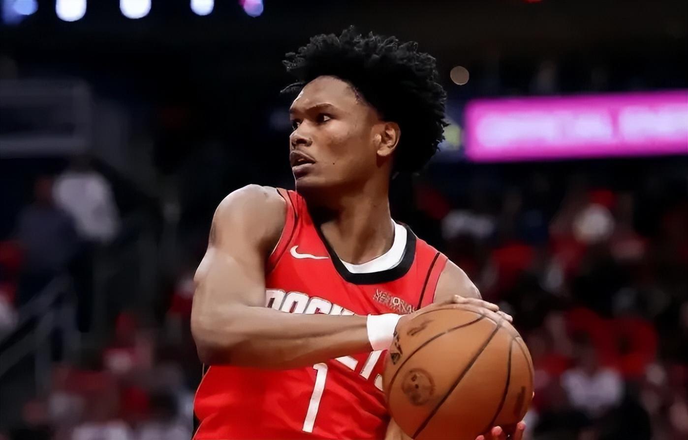 开云体育官网-火箭4小将再曝弊端！伊森阿门运球真垮，史密斯神经刀，申京撅腚